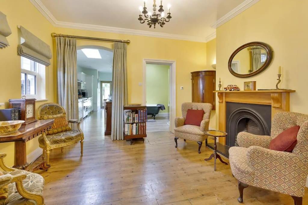 Windsor/Legoland/Ascot Charming 3Br Home In Centre 외부 사진